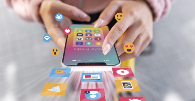 How does social commerce work